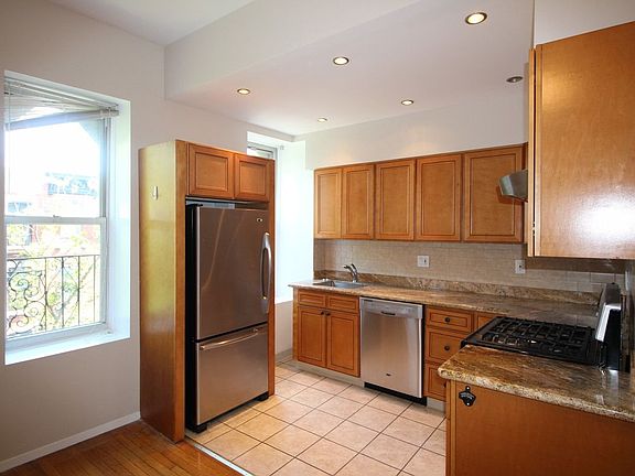 2nd image of 240 Sackett St #4