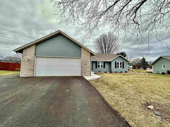 501 Dickerson Dr, Winnebago, IL 61088