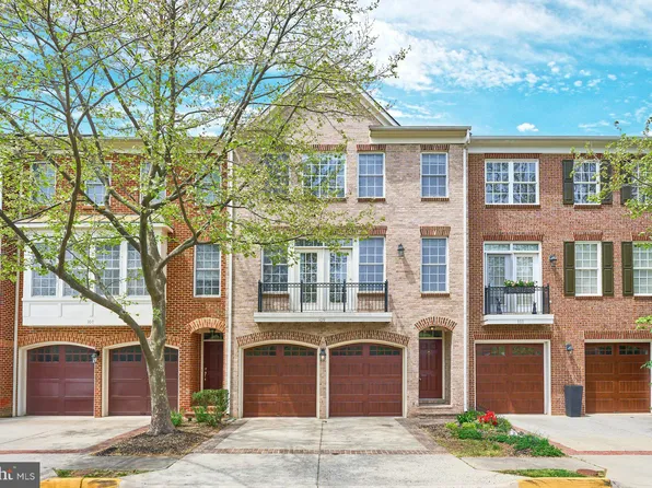 109 Herndon Mill Cir, Herndon, VA 20170