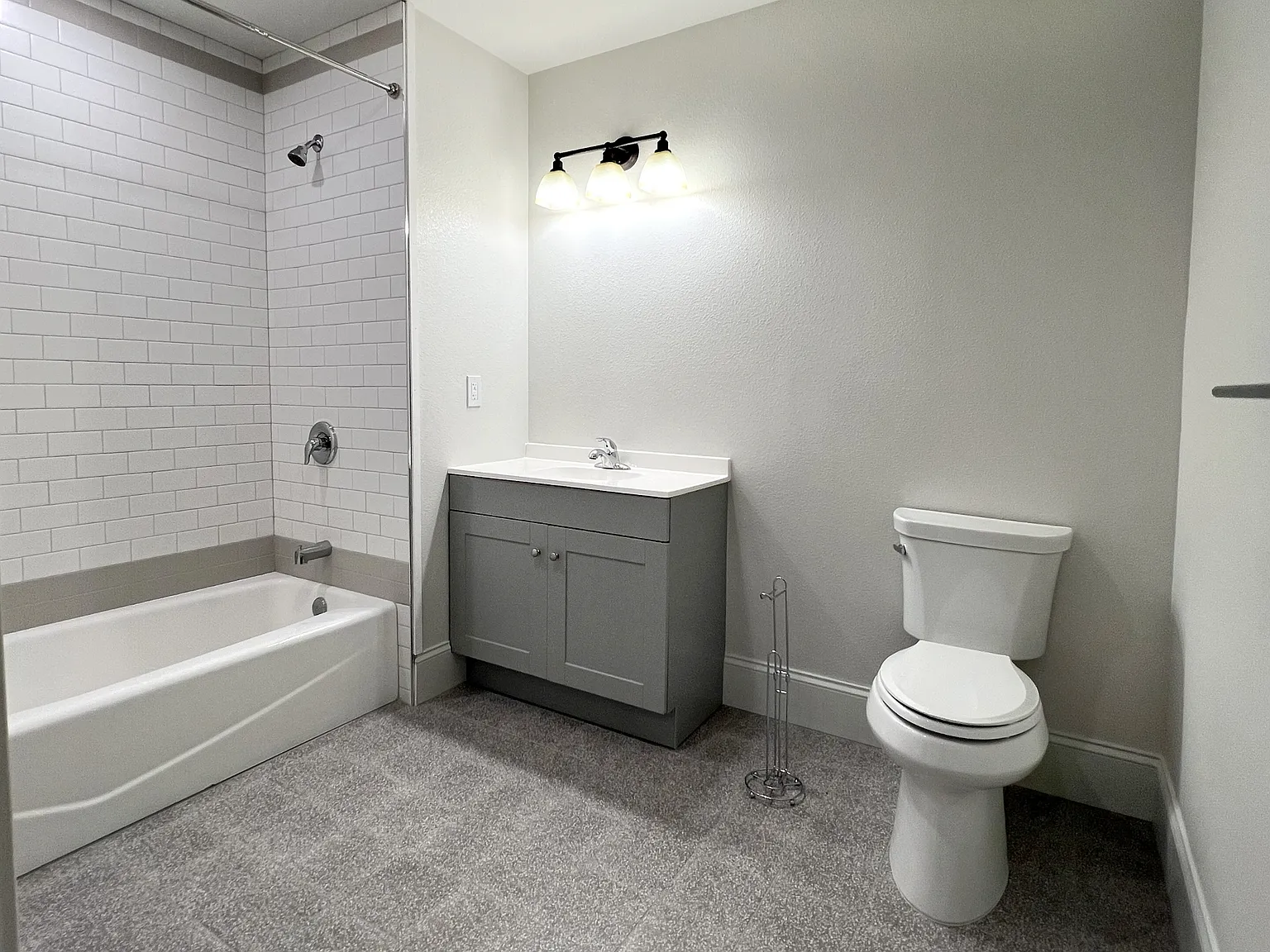 244 E Park Ave - 203 — Photo 3
