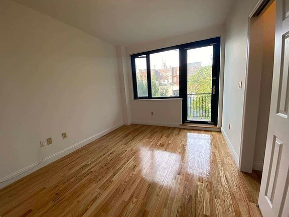 5th image of 183 Humboldt St APT 6