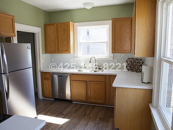 2nd image of 902 6th Ave N #A