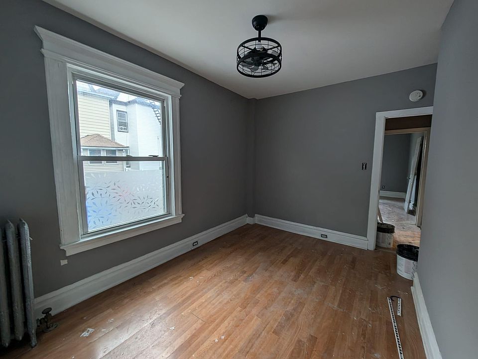 1st image of 209 N 11th St APT 1