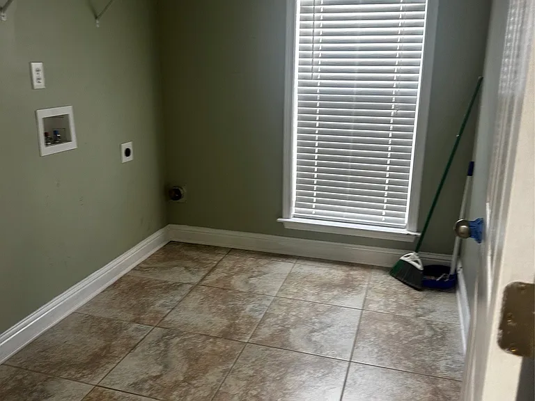 90 Stoneridge Dr — Photo 8