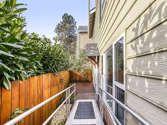 3rd image of 700 Barton Ave