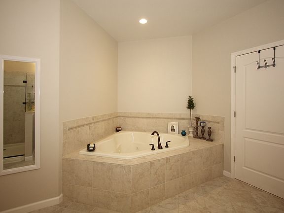 4th image of 10 Donlavage Way #93