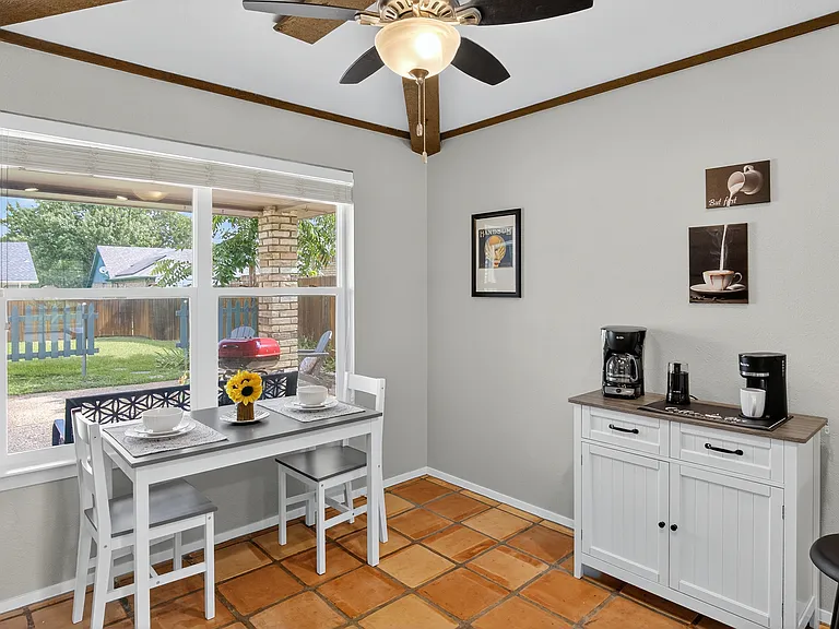 Kitchen
+Coffee bar
+Drip and Keurig
+Kitchenette seating
+Bar seating