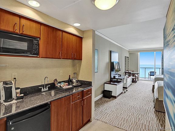 3rd image of 18001 Collins Ave #1510