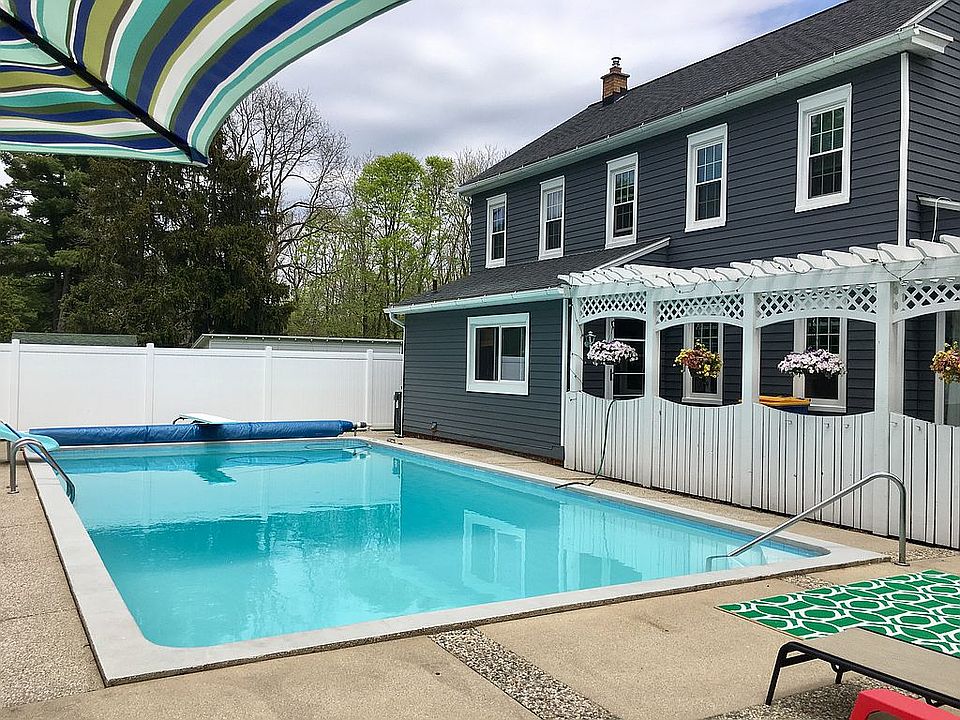 2nd image of 3433 Pickwick Ave NE