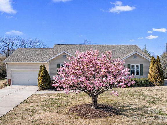 2nd image of 921 Hollow Hill Ct