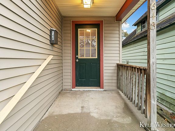 3rd image of 648 Sinclair Ave NE