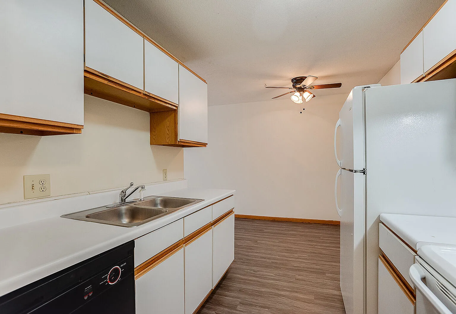 2435 Pillsbury Ave. S. — Photo 2