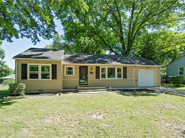 5717 W 70th St, Overland Park, KS 66204