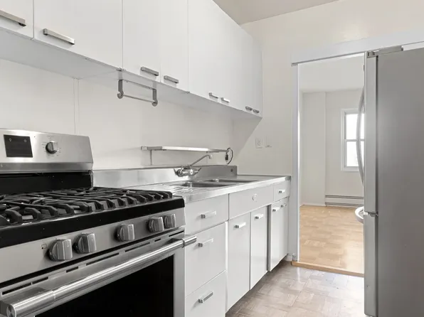 1 Fordham Hill Oval image 6 of 14