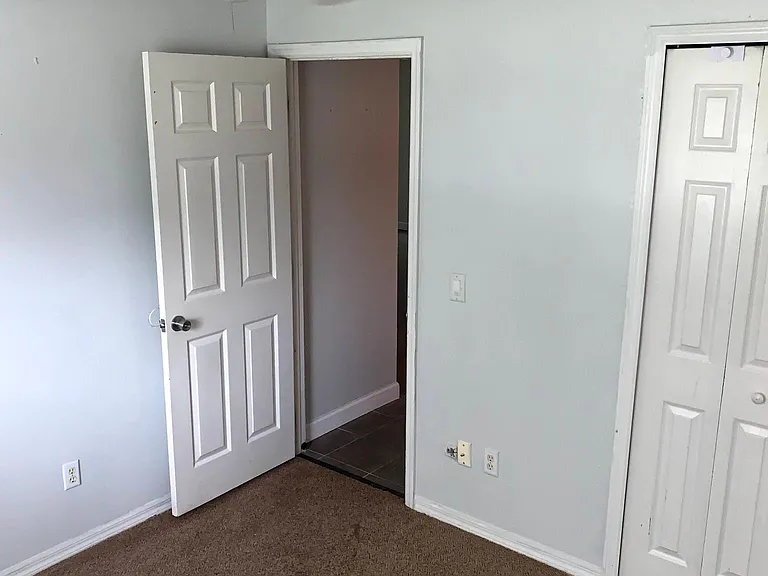 110 N Hawthorne Ave — Photo 20
