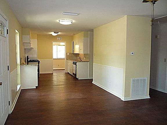 3rd image of 7509 Carriage Dr