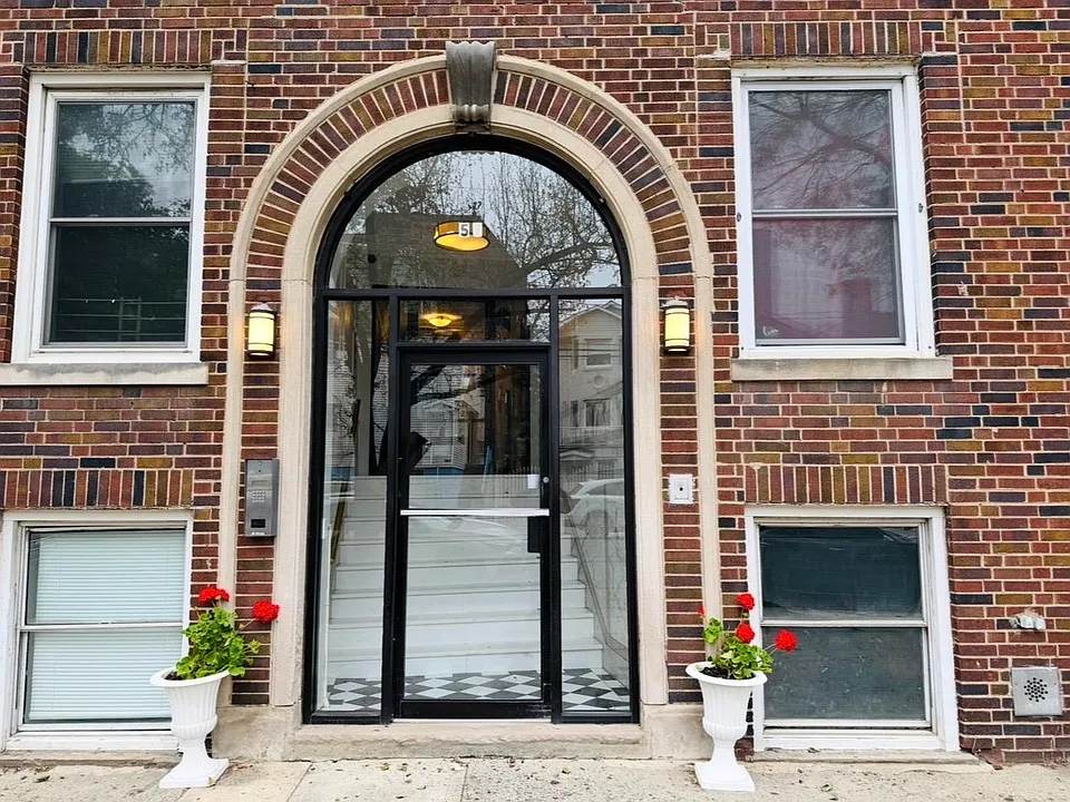 57 Corbin Ave #34