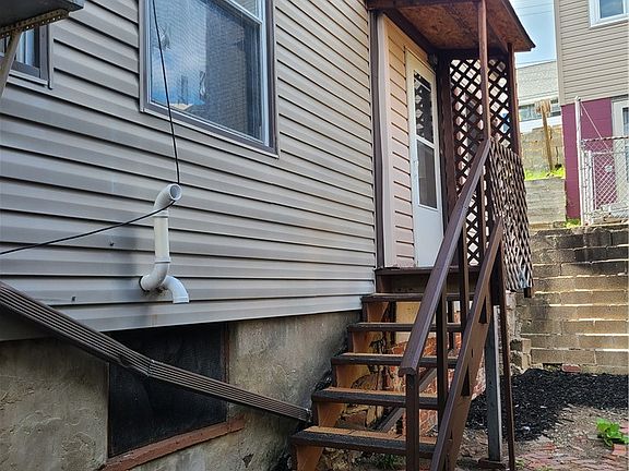 3rd image of 103 Davis St