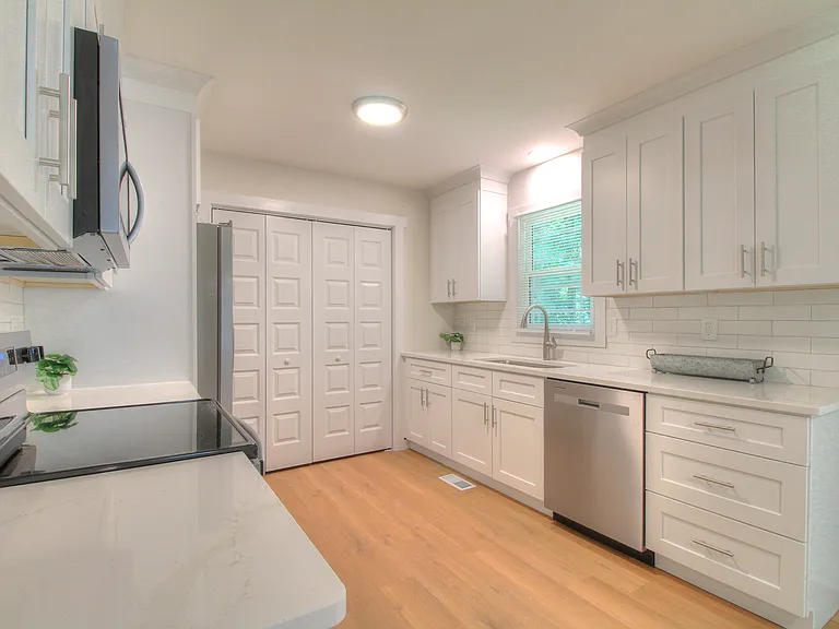 616 Anne Ave — Photo 3