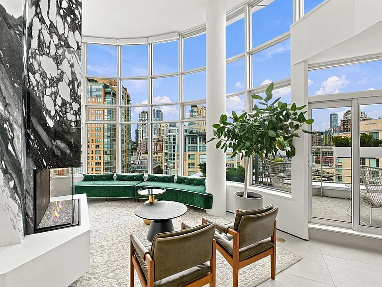 189 Davie St #Penthouse 1701 — Photo 3