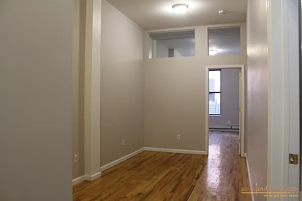 Rented by aptsandlofts.com | media 2