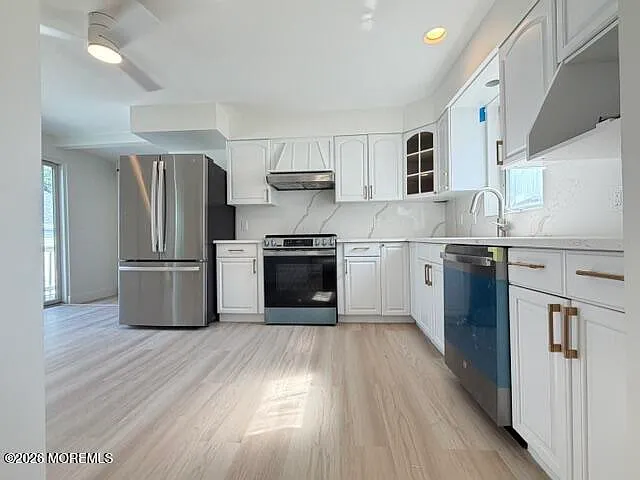 4 bed, 2.5 bath, 1452 sqft, $3,200 — Photo 2