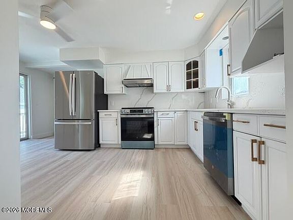 2nd image of 128 Sampson Pl