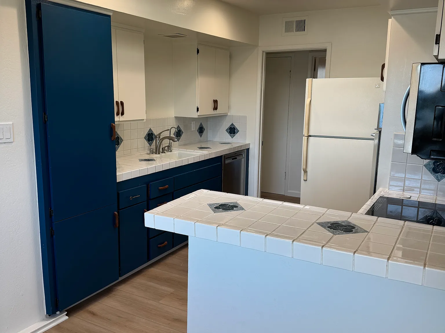 2 bed, 899 sqft, $4,500 — Photo 4