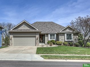 1114 Hickory Hill Rd, Papillion, NE 68046