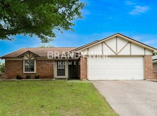 848 Bristol Ave, Saginaw, TX 76179