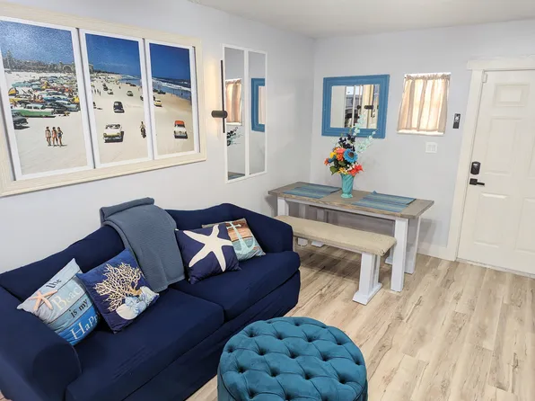 1128 Hernando St, Fort Pierce, FL