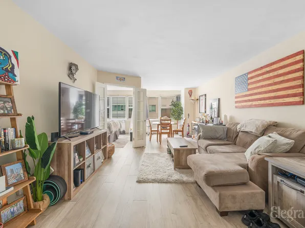 155 East 34th Street 7-L image 2 of 8