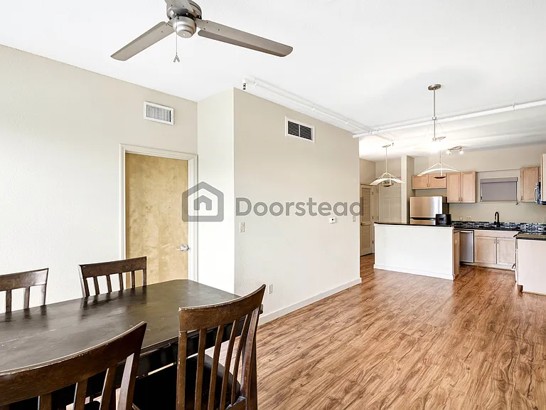 711 W 26th St #303 — Photo 10