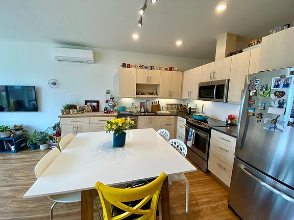 4th image of 109 12th Ave E Unit 303