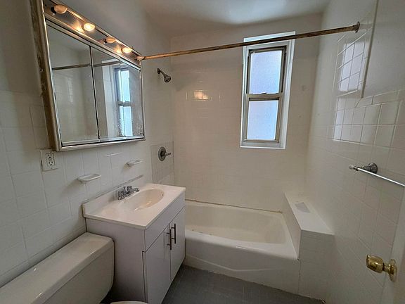 4th image of 83-57 118th St #3C