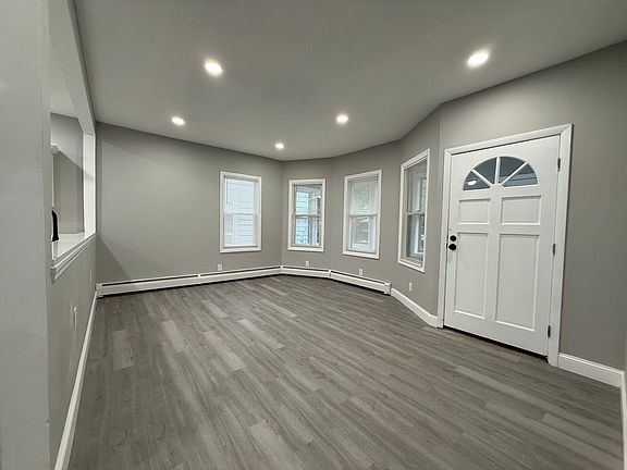 5th image of 89 Lowell Ave #1