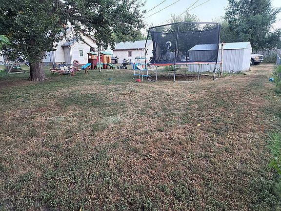 5th image of 1810 E Ave