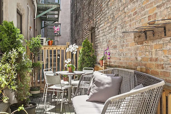 Sold by Compass | media 9