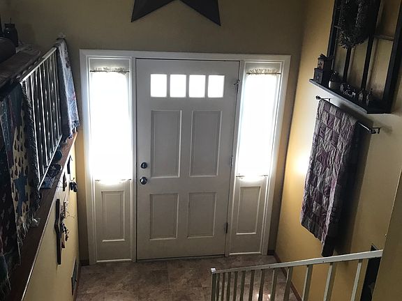 5th image of 826 Twin Oaks Dr