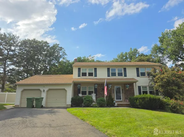16 Glynn Ct, Parlin, NJ 08859