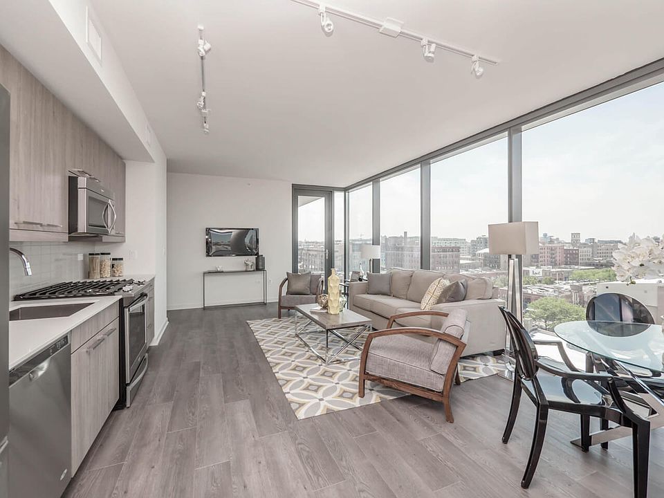 1st image of 743 W Couch Pl #1404