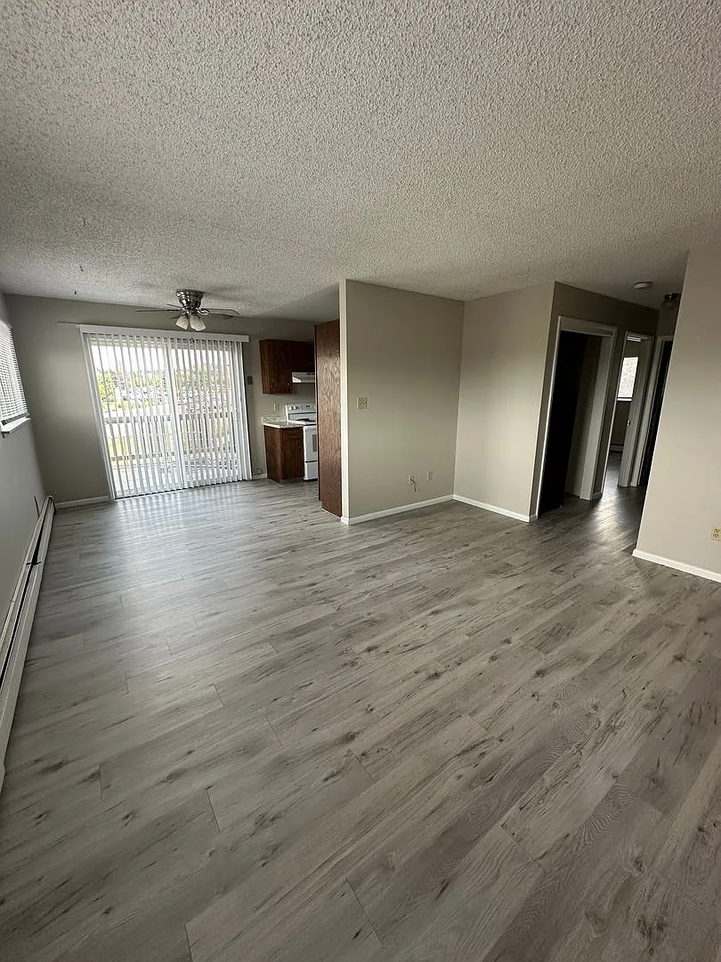 4417 Parkview Drive — Photo 1