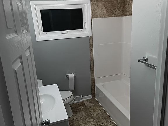 3rd image of 4004 Seward Ave