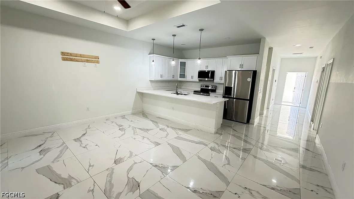 3 bed, 2.0 bath, 1200 sqft, $1,800 — Photo 2