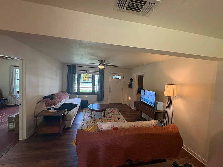 512 W Main St — Photo 12