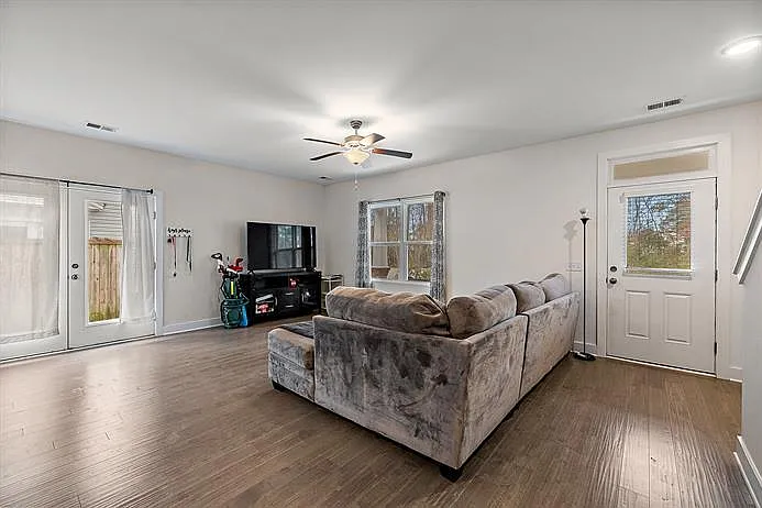 8210 S Antler Dr — Photo 3