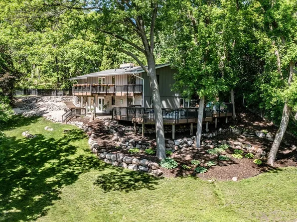 920 85th Ln NW, Coon Rapids, MN 55433