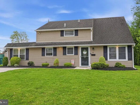 10 Inland Rd, Levittown, PA 19057