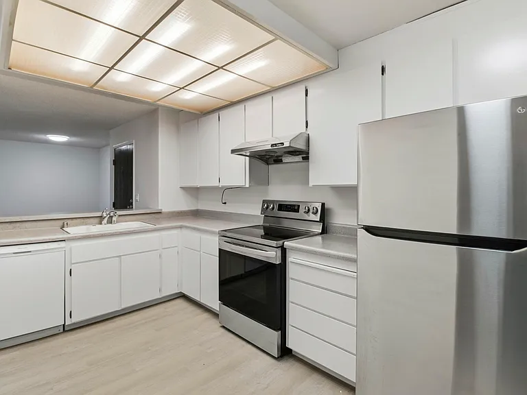 303 Philip Dr — Photo 8