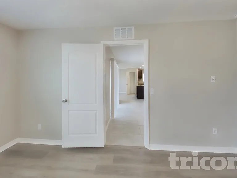 2163 Mandarin Loop — Photo 7